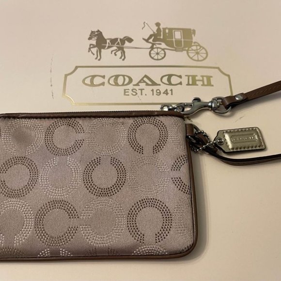 Coach Signature canvas / leather wristlet , signature fabric, NEW Condition - Picture 2 of 3